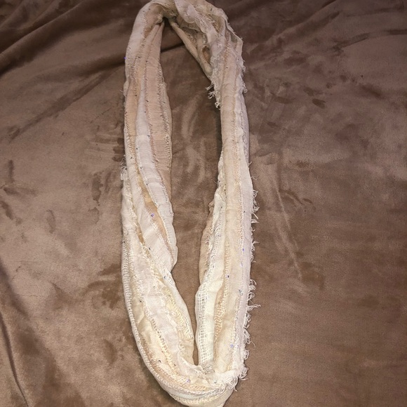 Loop scarf - Picture 2 of 11